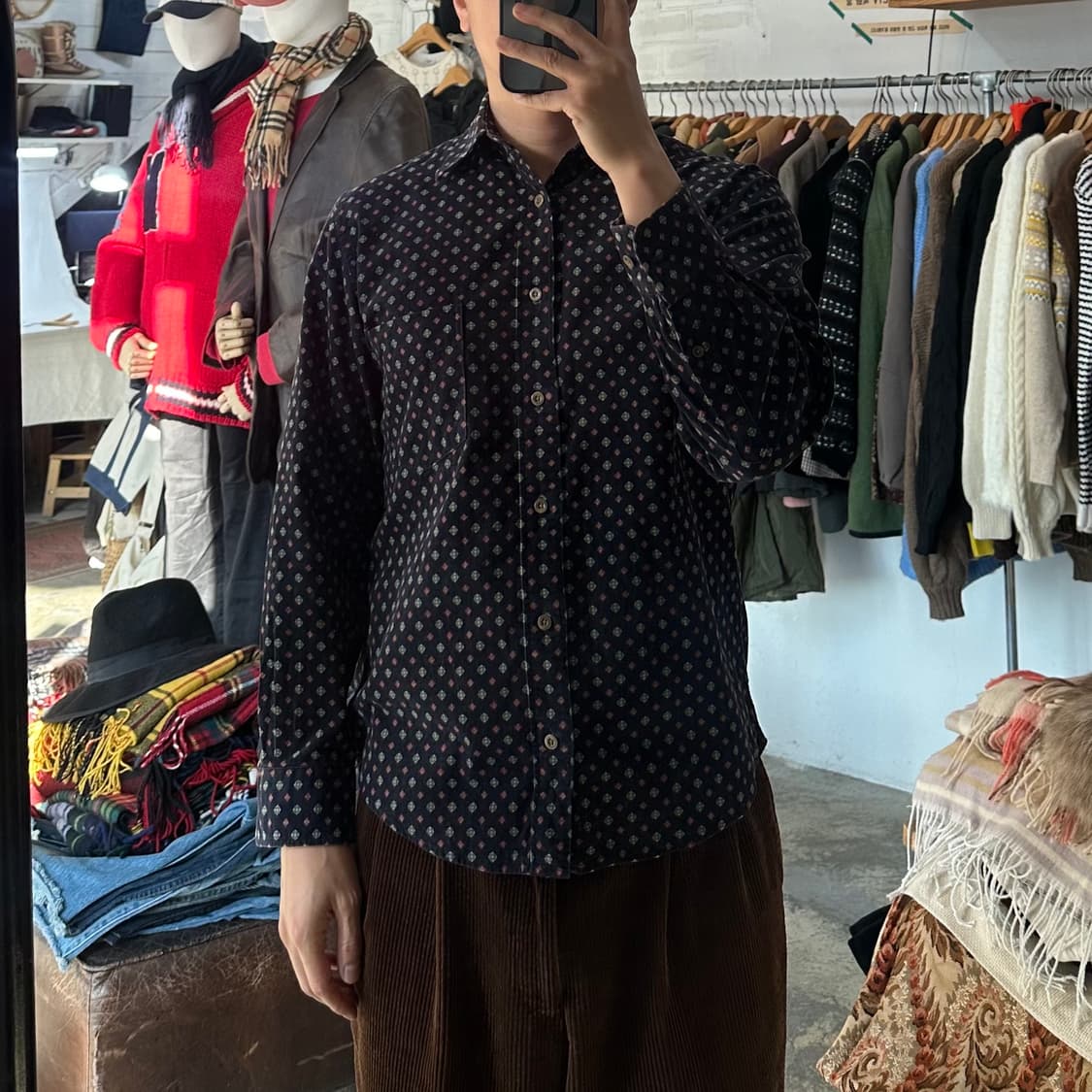 (착용컷) YUMI KATSURA 패턴 코듀로이 셔츠 (남성용 98) 상품이미지3