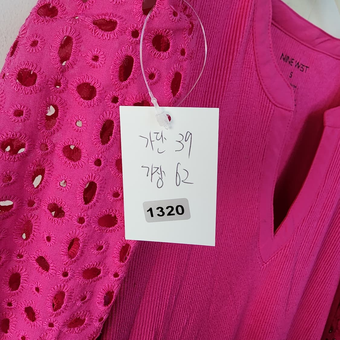 나인웨스트 펀칭 반팔 티셔츠 핑크 상품이미지6