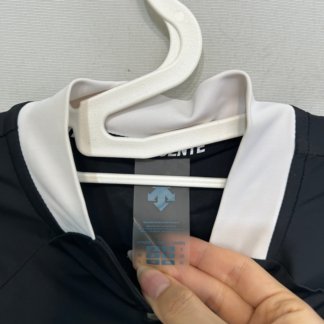 데상트 여성 집업 래시가드 95 상품이미지2