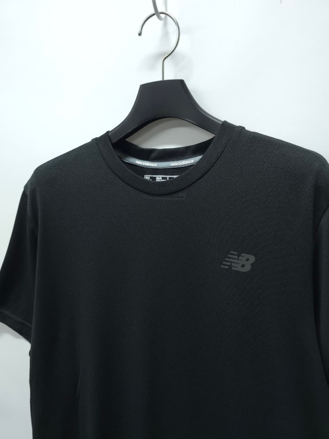 뉴발란스 남성 블랙 런닝 기능성 반팔 티셔츠(95) 상품이미지3