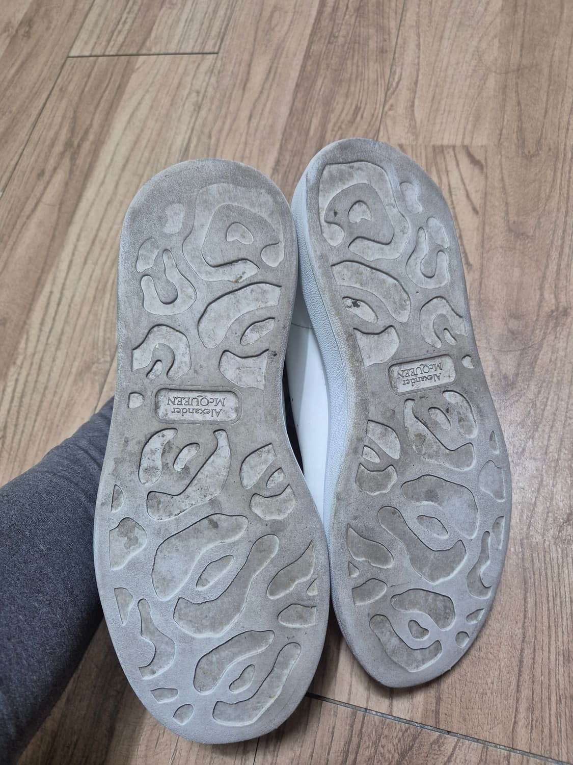 정품 알렉산더 맥퀸 42 사이즈 270-275 상품이미지5