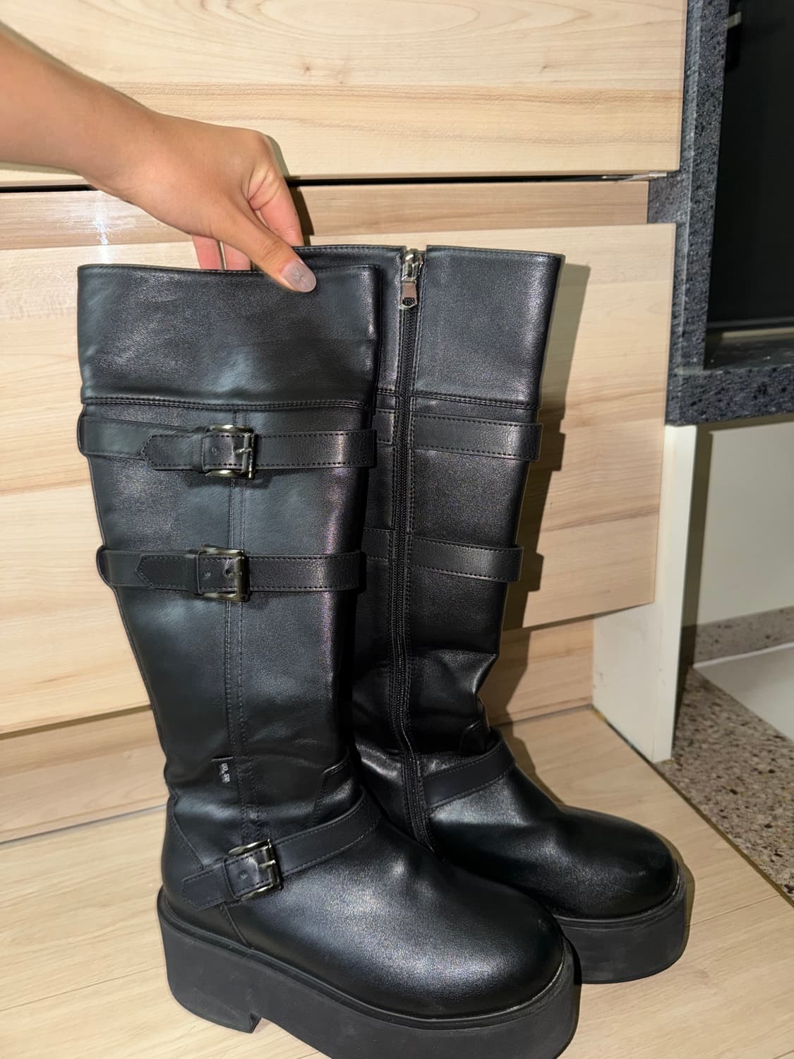 애즈온 MAYA LONG BUCKLE BOOTS / BLACK 상품이미지2