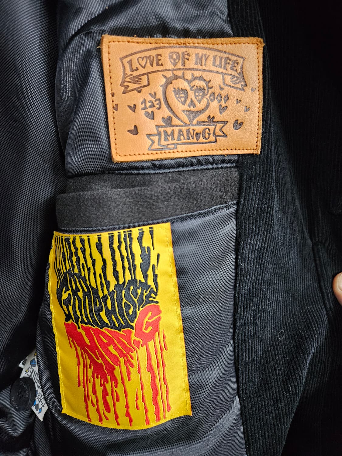 LOVE OF MY LIFE 자수 블랙 남성 세미오버핏 100 반코트  상품이미지9