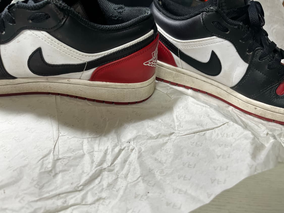 나이키 조던 1 로우 화이트 바시티 레드  상품이미지6