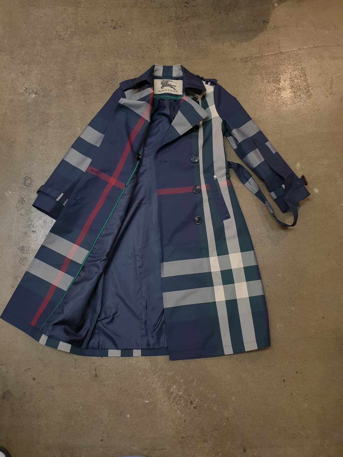 버버리 런던 체크 트렌치코트 상품이미지2