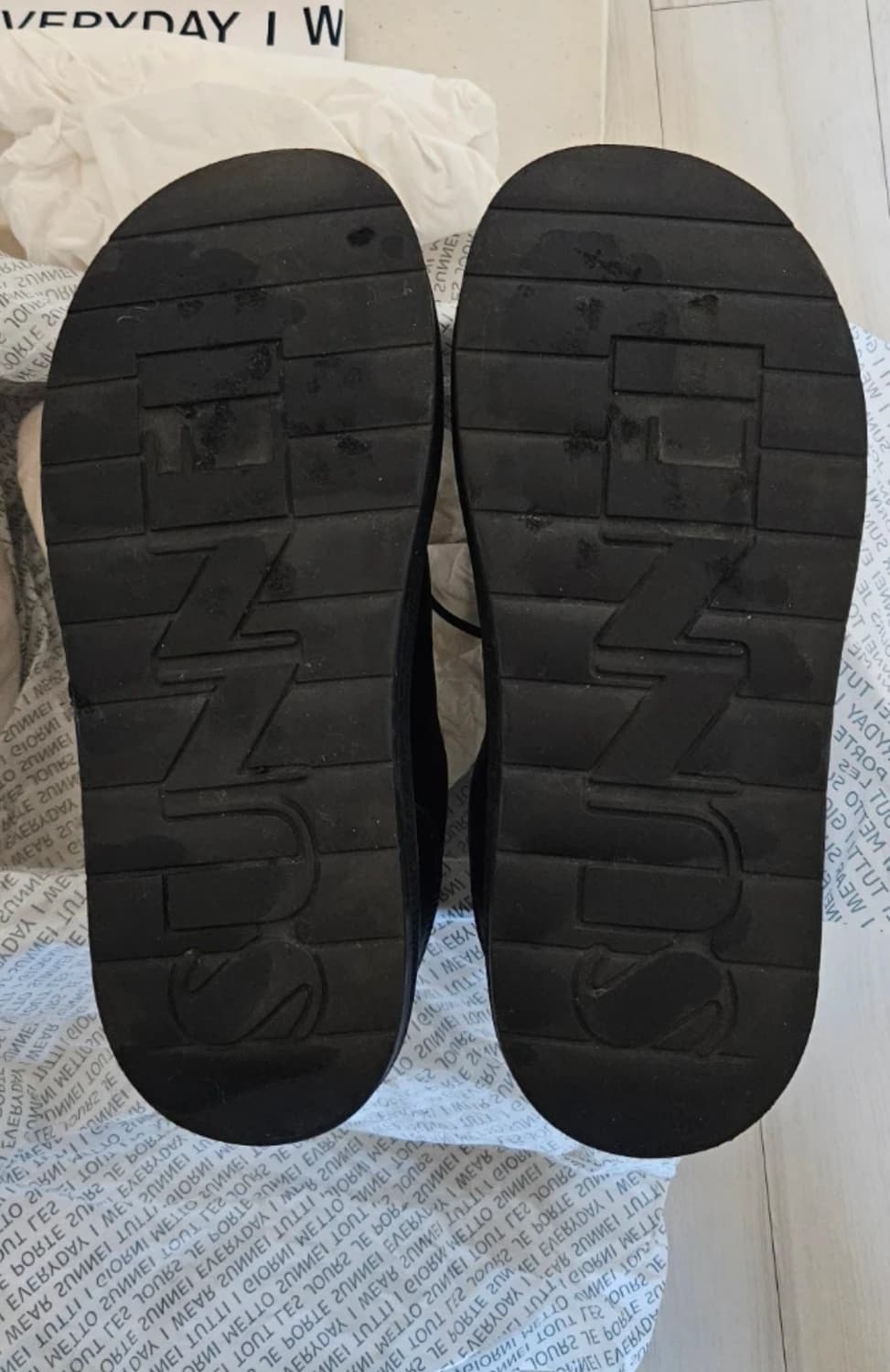 [써네이/드리미] 올블랙 스니커즈 / 42 상품이미지3