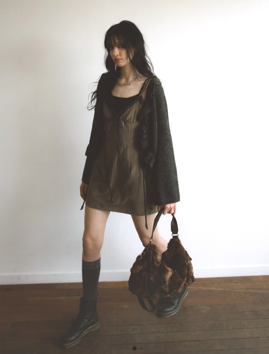 배드블루 Eco Fur Pillow Bag Brown 필로우 백 상품이미지4