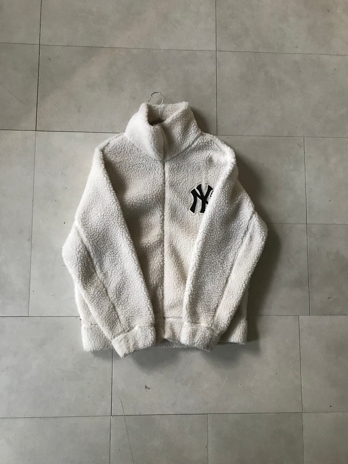 MLB 아이보리 오버핏 후리스 상품이미지6