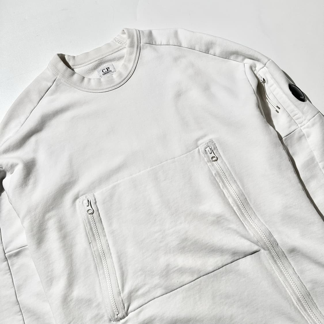 CP컴퍼니 사이드 렌즈 맨투맨 상품이미지3