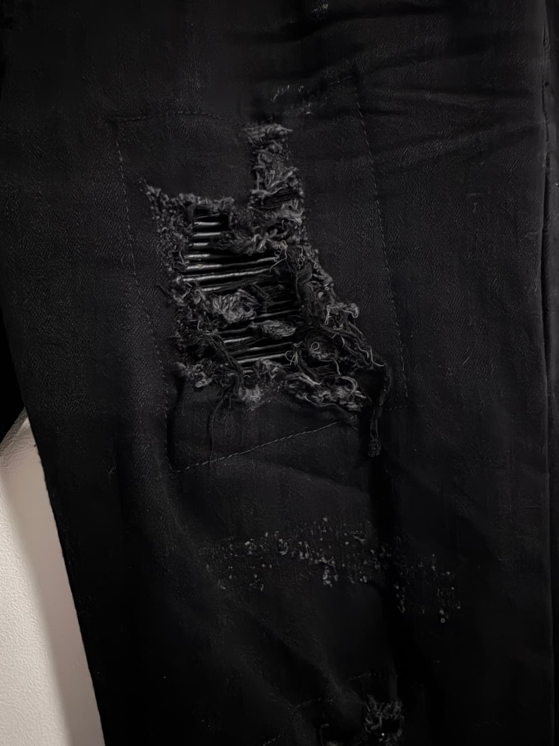 디스트레스드 블랙 데님 / 아미리 스타일 st 특A급 상품이미지3