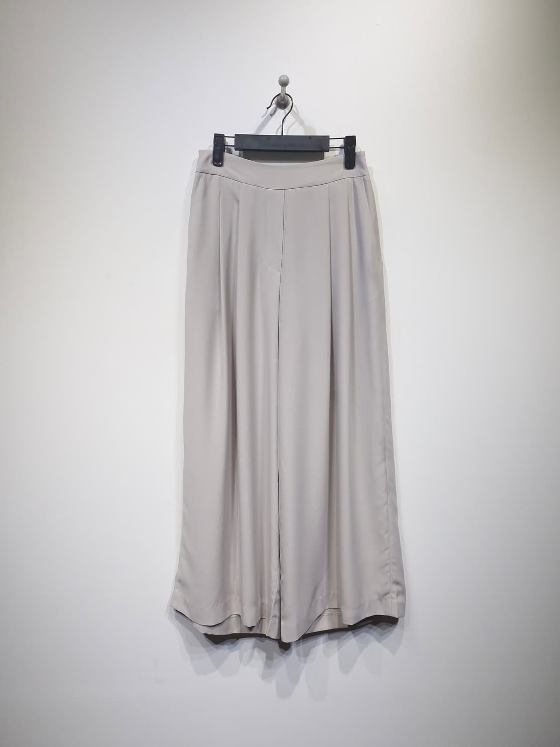 케리에르(CARRIERE)썸머 투턱 와이드 슬랙스 스톤베이지 상품이미지1