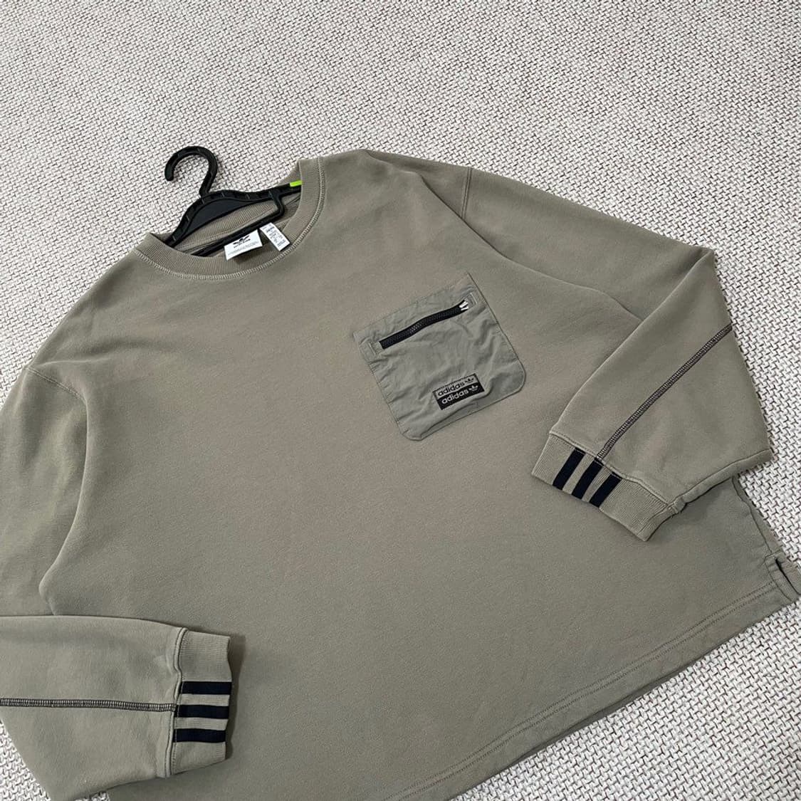 아디다스. 박스핏. 라운드맨투맨 5246 상품이미지2