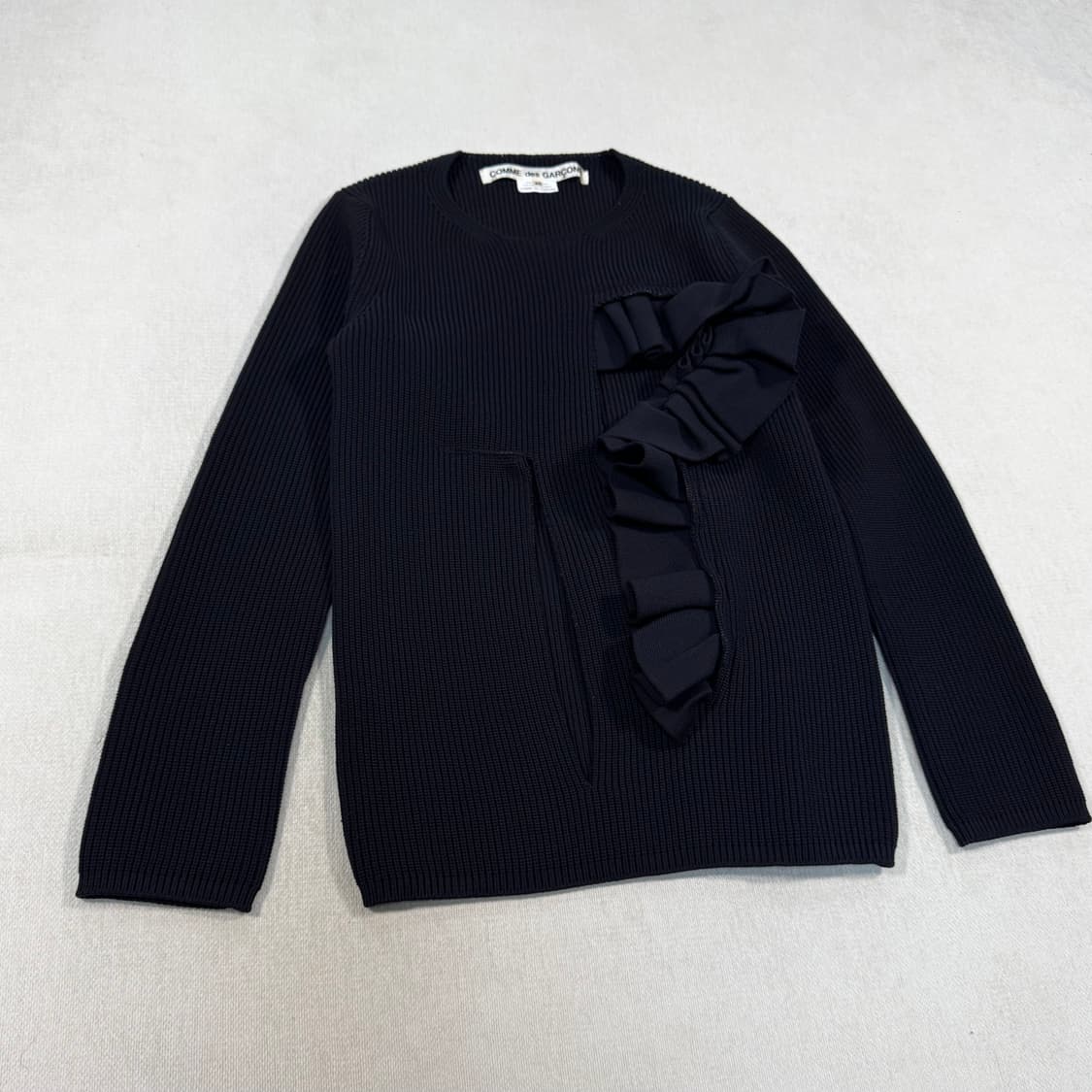 Cut Ruffled Sweater  상품이미지2