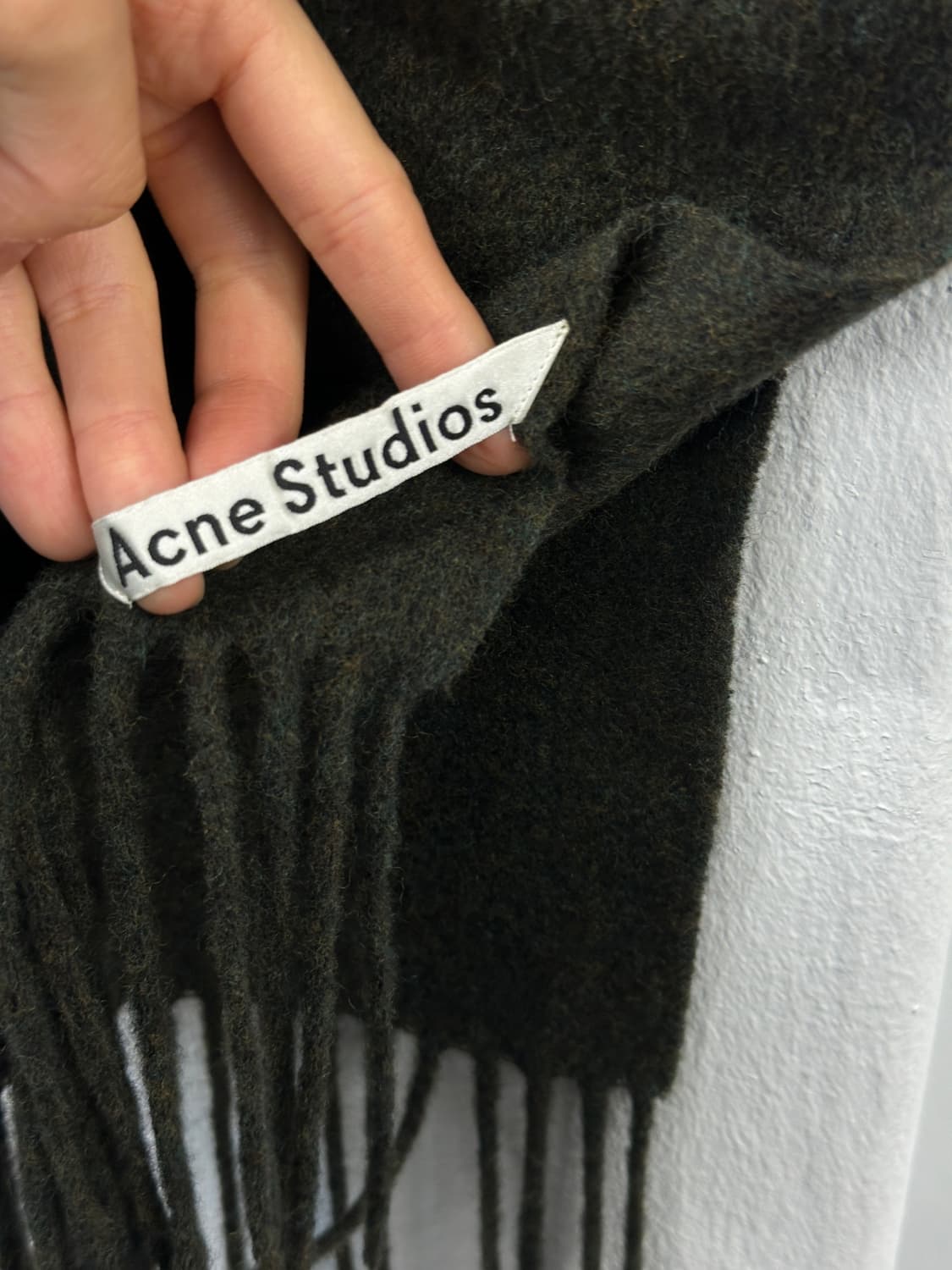 아크네스튜디오 울 머플러 딥카키  상품이미지3