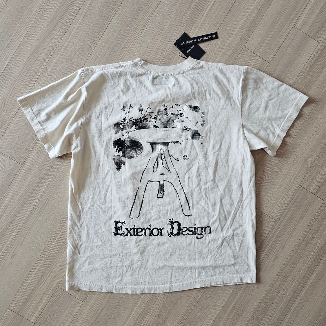 L 100 새제품) 어필드아웃 익스테리어 반팔 그래픽 티셔츠 내츄럴 상품이미지4