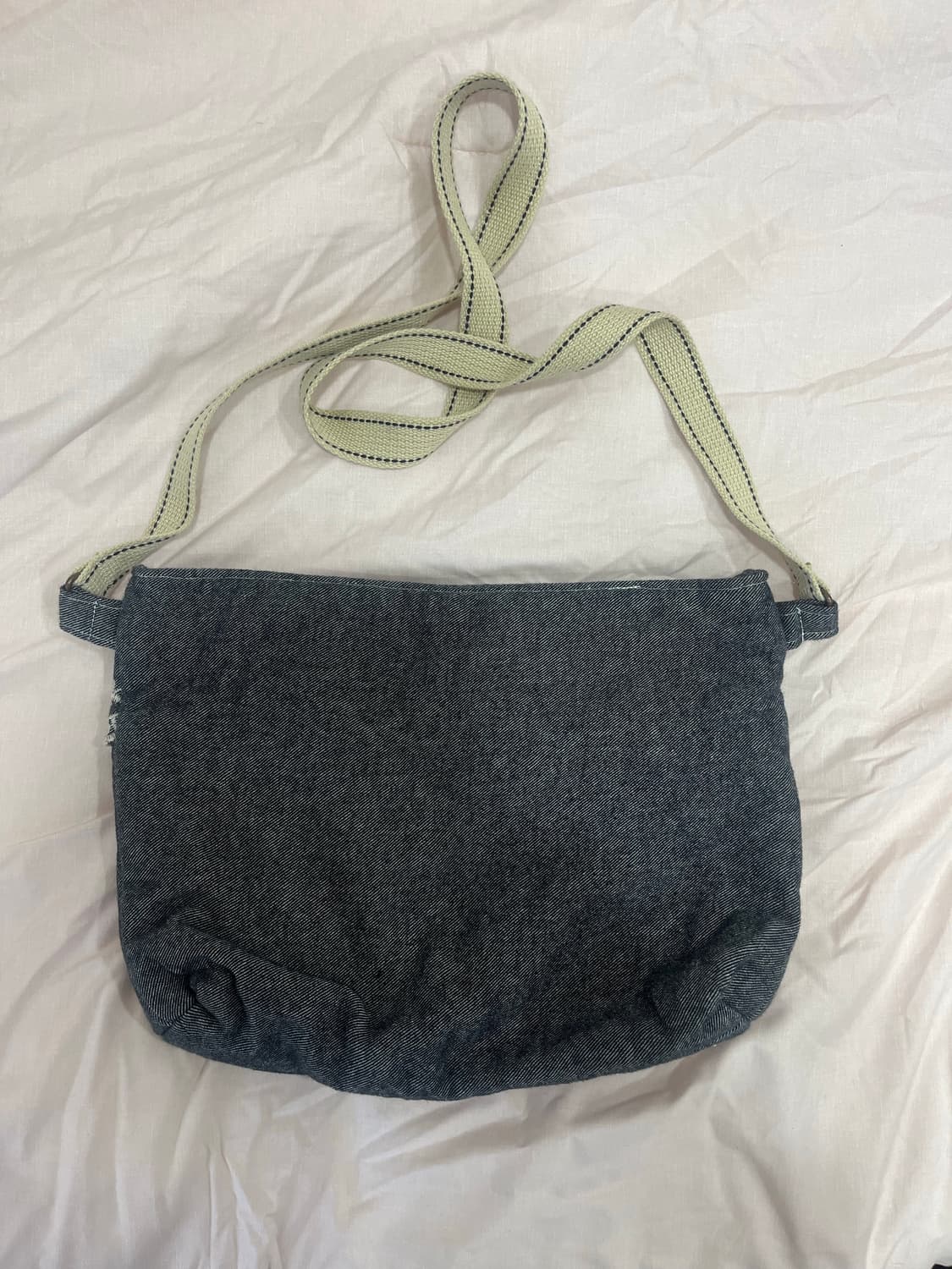 모리걸 레이스 차콜 그레이 크로스백 상품이미지2