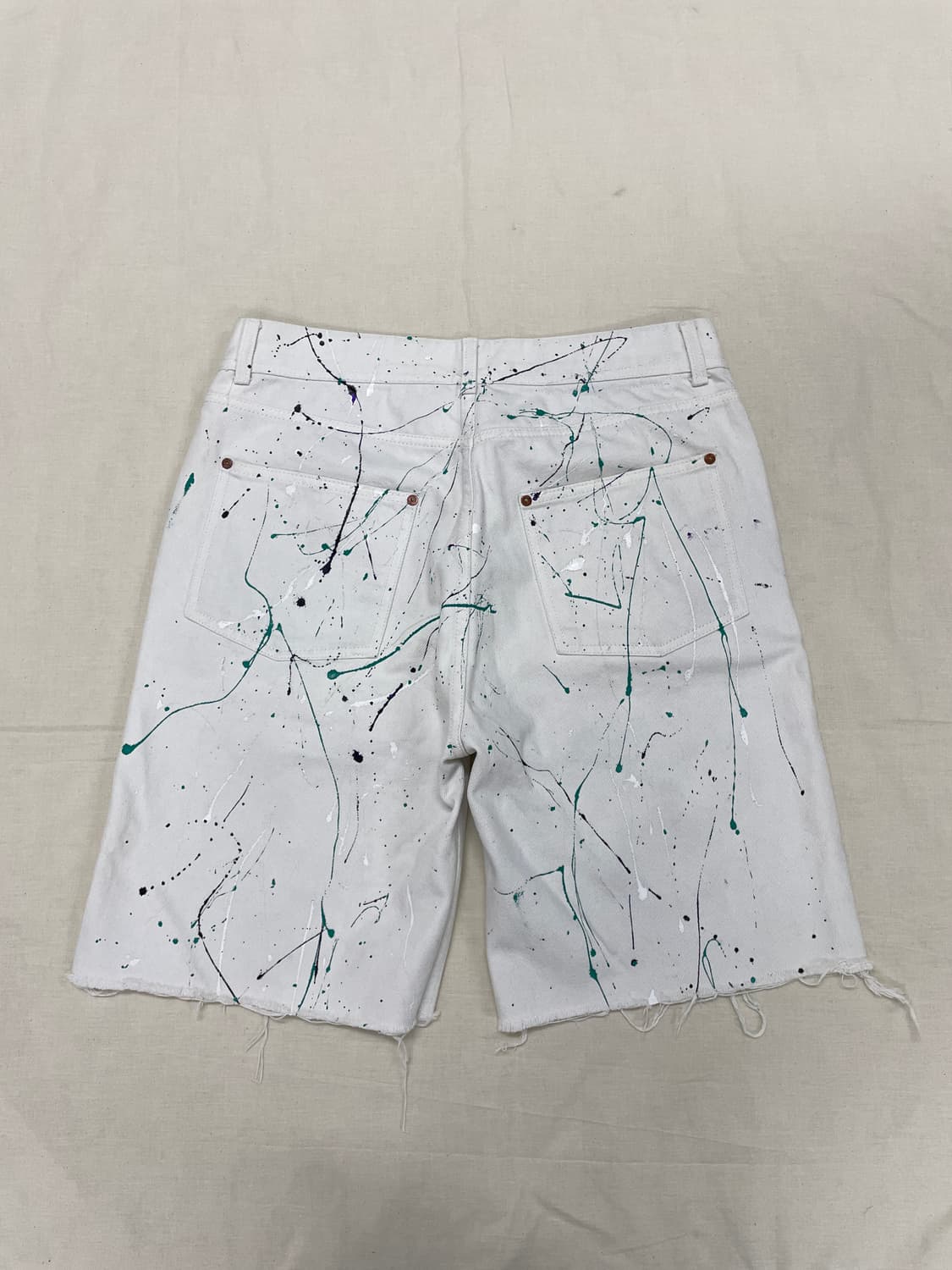 *이사정리*[L] 앤더슨벨 화이트 페인팅 아트워크 데님 하프팬츠  상품이미지2