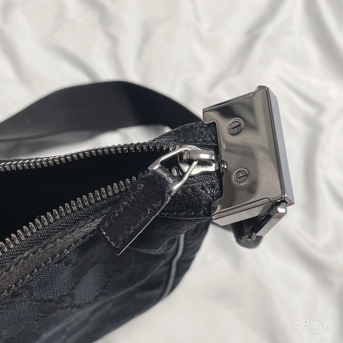 구찌 GG로고 크로스백 상품이미지7