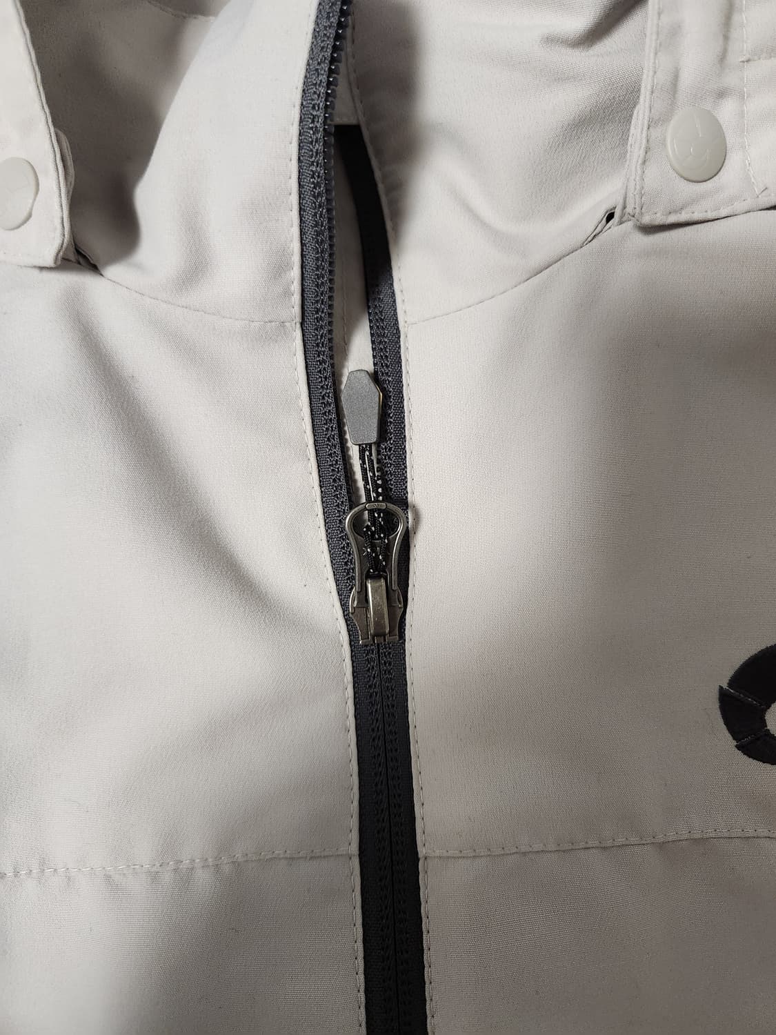 네파 방수방풍 기능성 바람막이 자켓 사이즈L

사진에 보이는 색감 그대로 상품이미지2