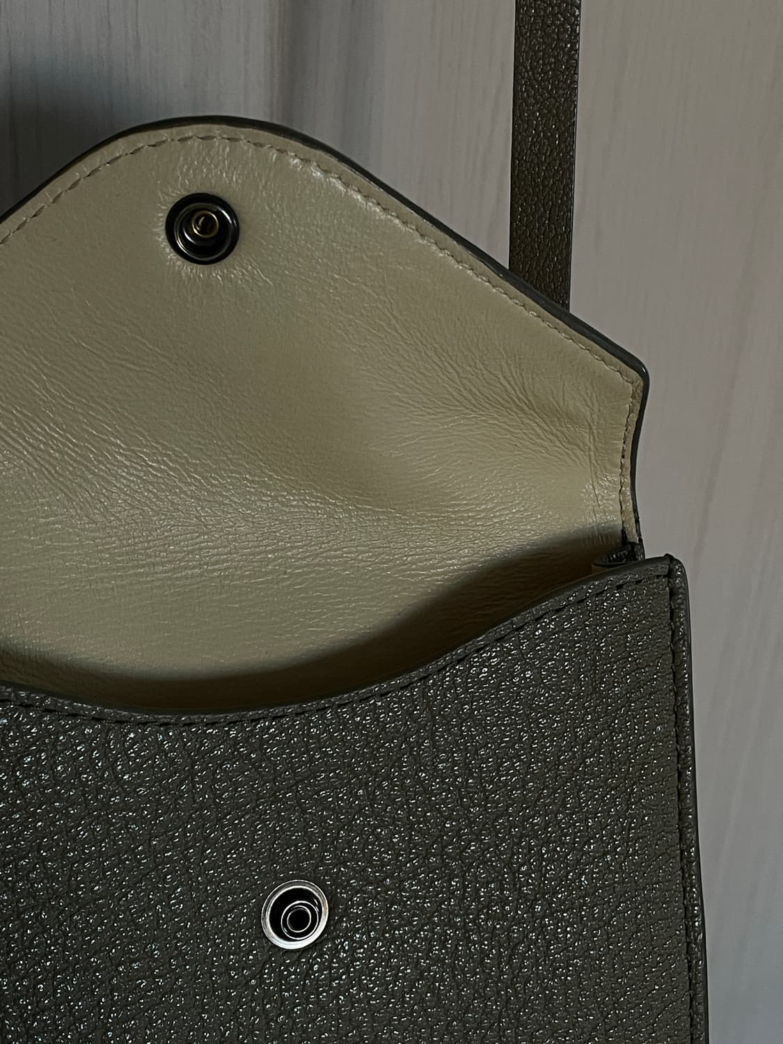 르메르 엔벨로프백 거의새상품 판매해요 상품이미지5