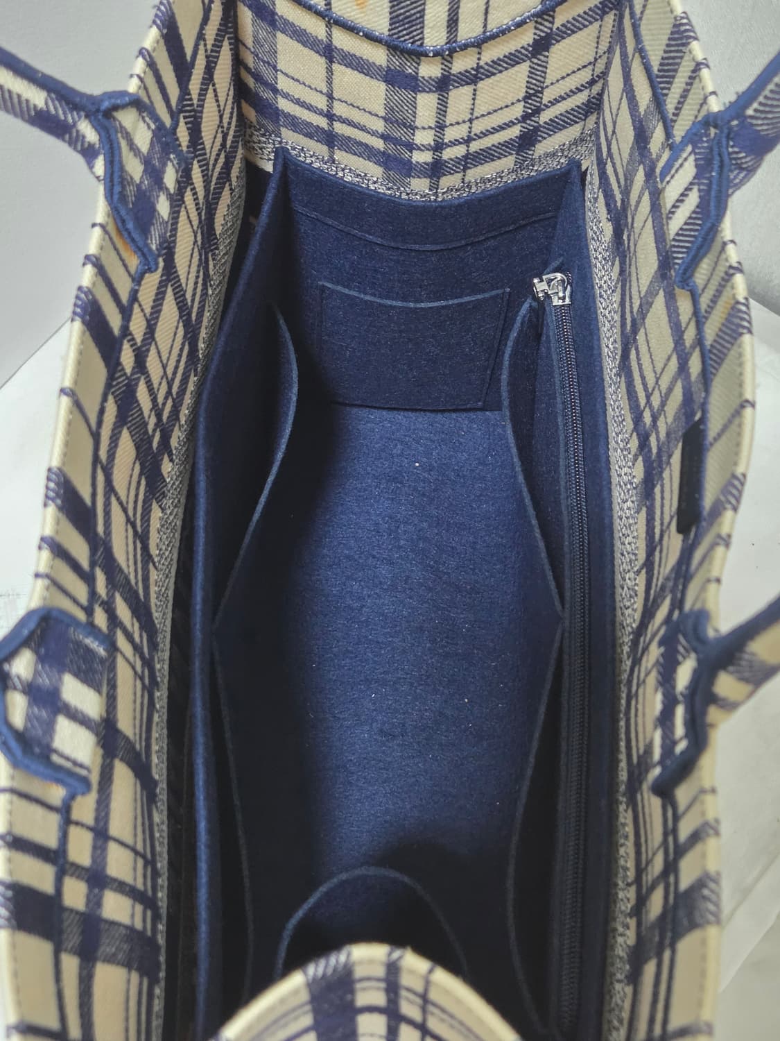 [한정판] 디올 북 토트 백 L Size 상품이미지10