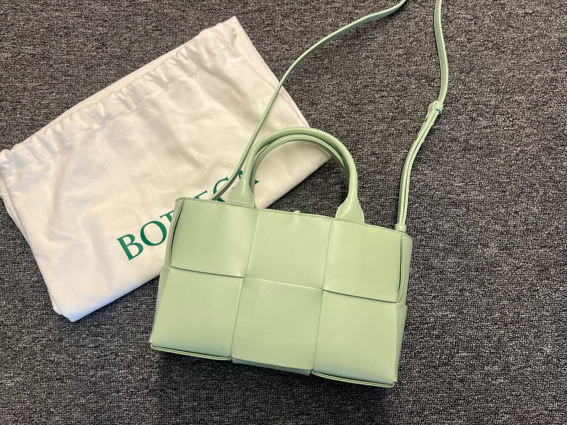 보테가베네타 미니 아르코 토트백 새제품 상품이미지2