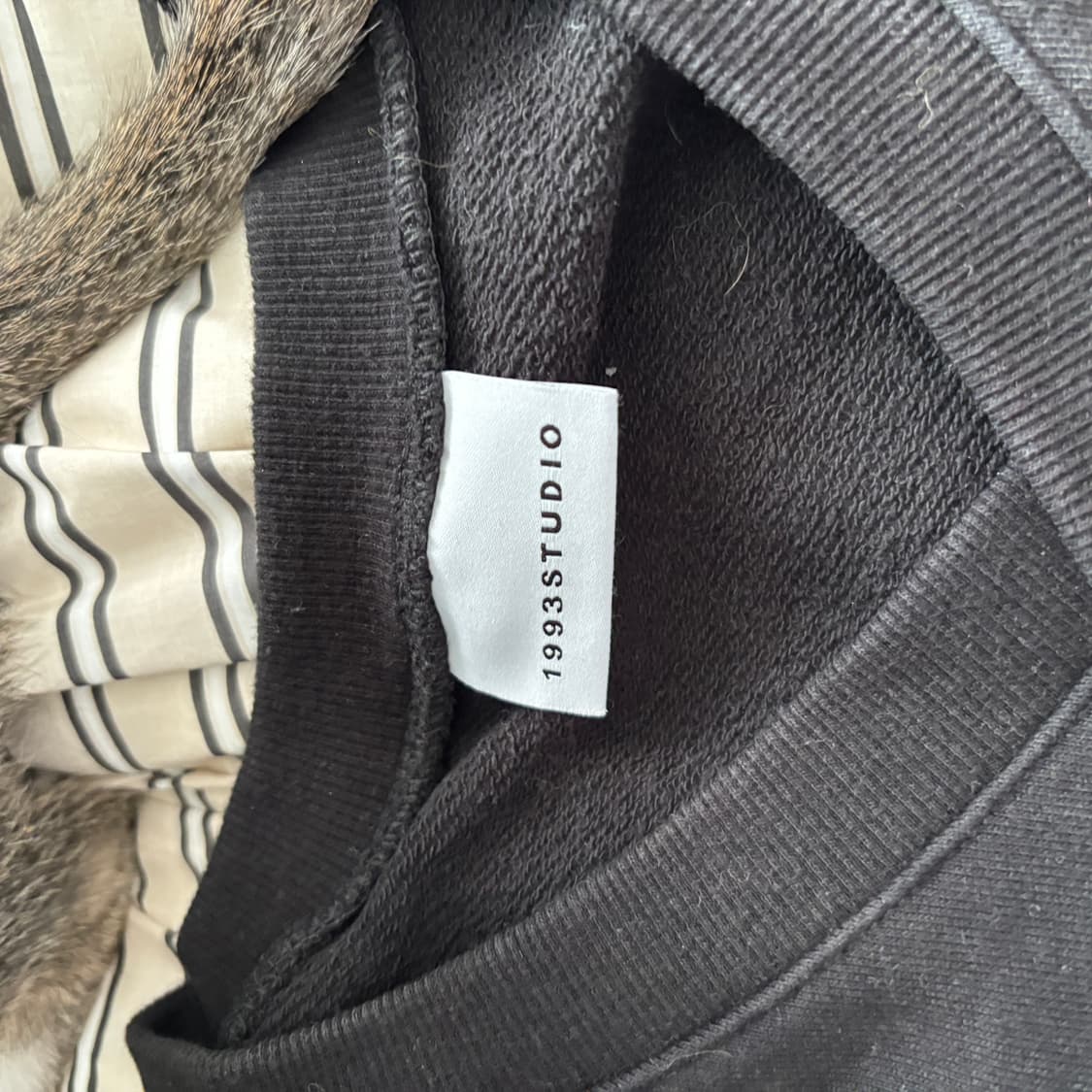 1993STUDIO 검정 맨투맨(free) 상품이미지3