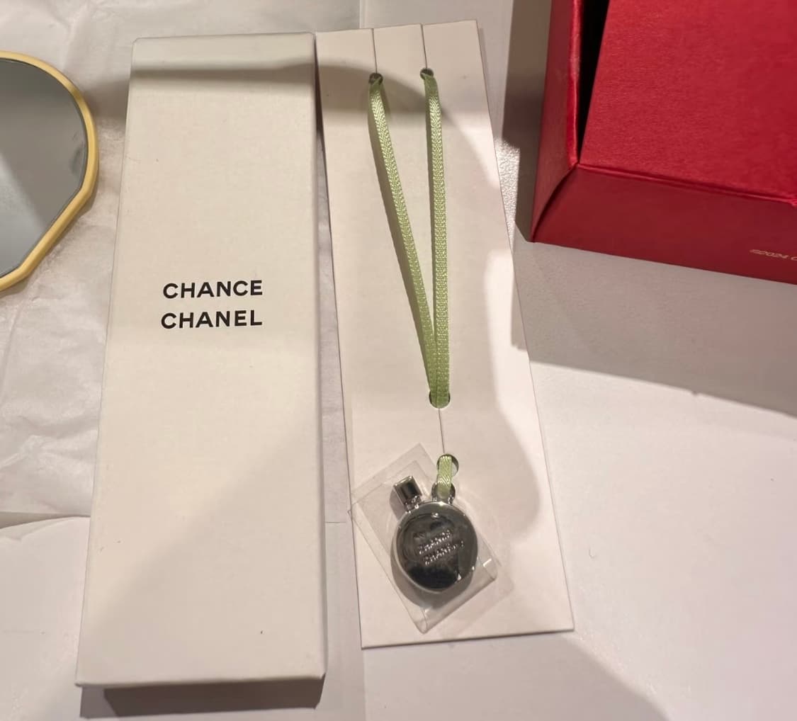 샤넬 뷰티 샹스 백참 키링  상품이미지2