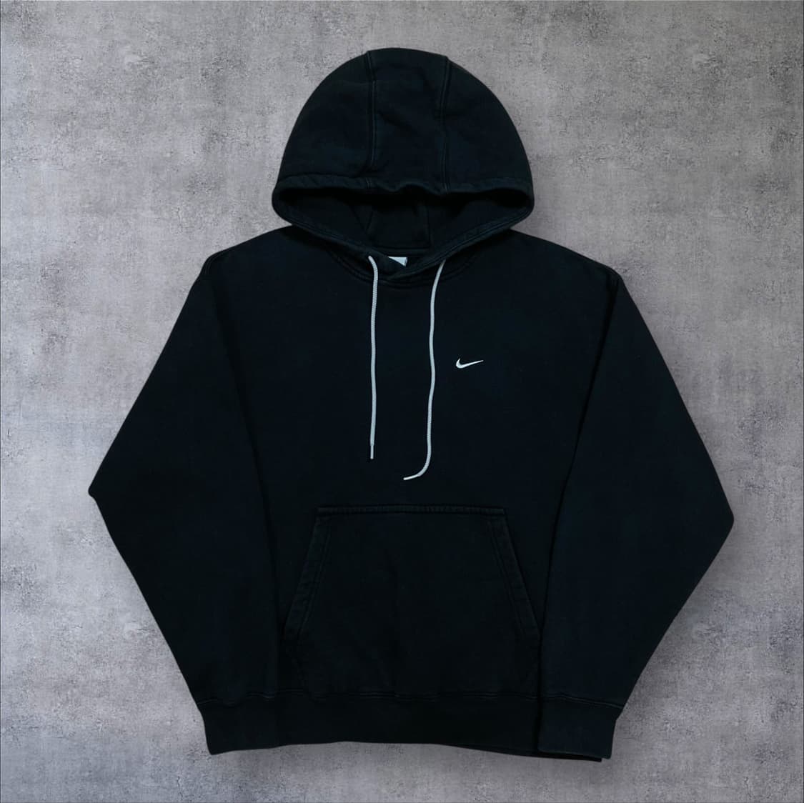나이키 nrg 스우시 스몰 로고 블랙 미니멀 후드티 상품이미지1