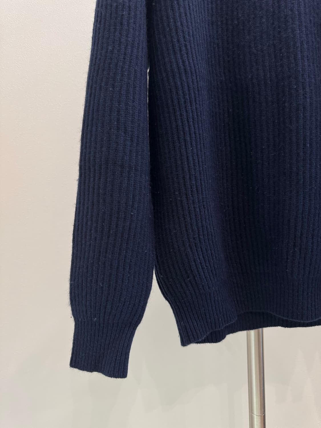 솔로이스트 14aw 캐시미어 네이비 스웨터 상품이미지7
