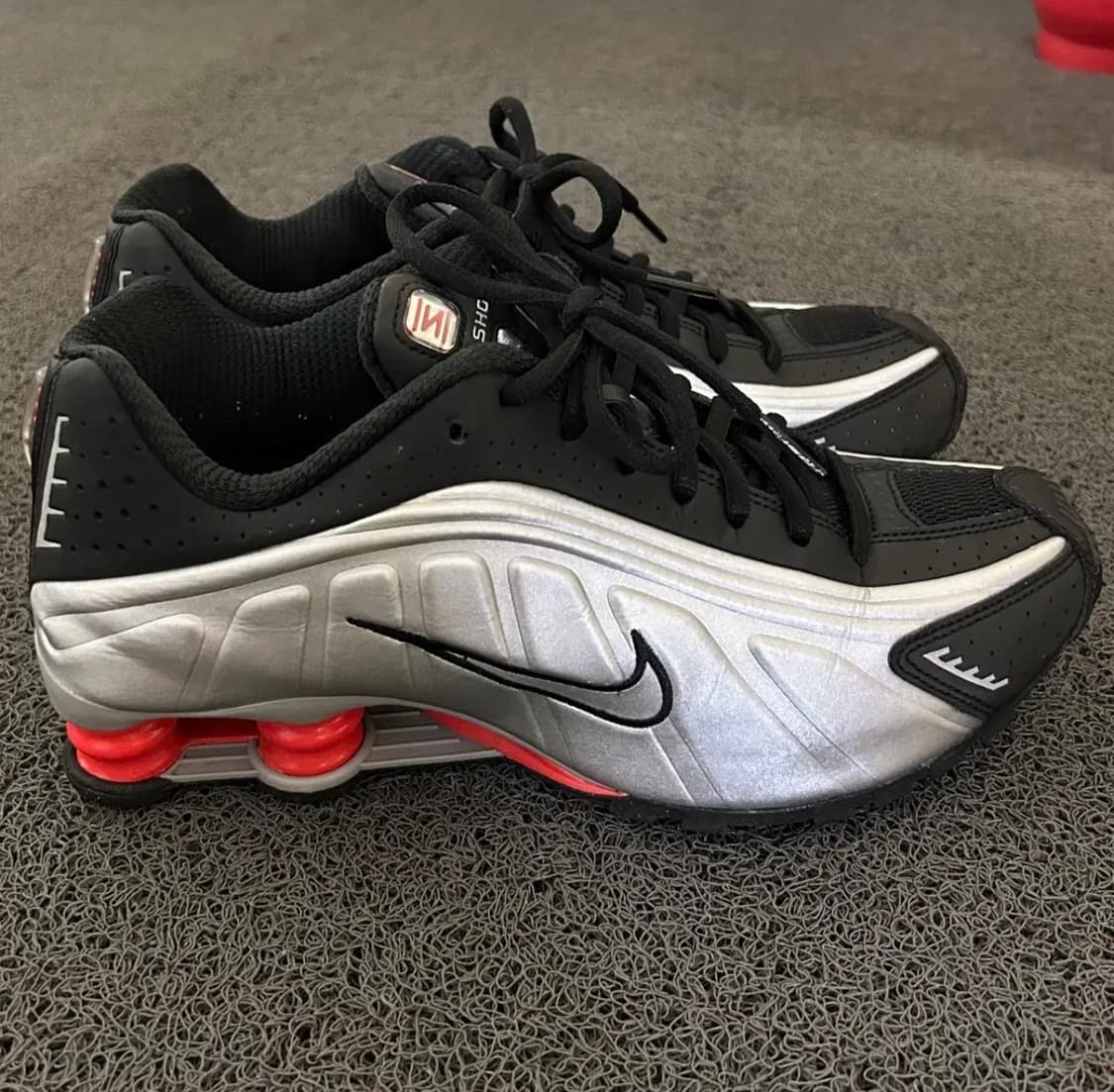 나이키 샥스 R4 메탈릭 실버 레드 상품이미지4