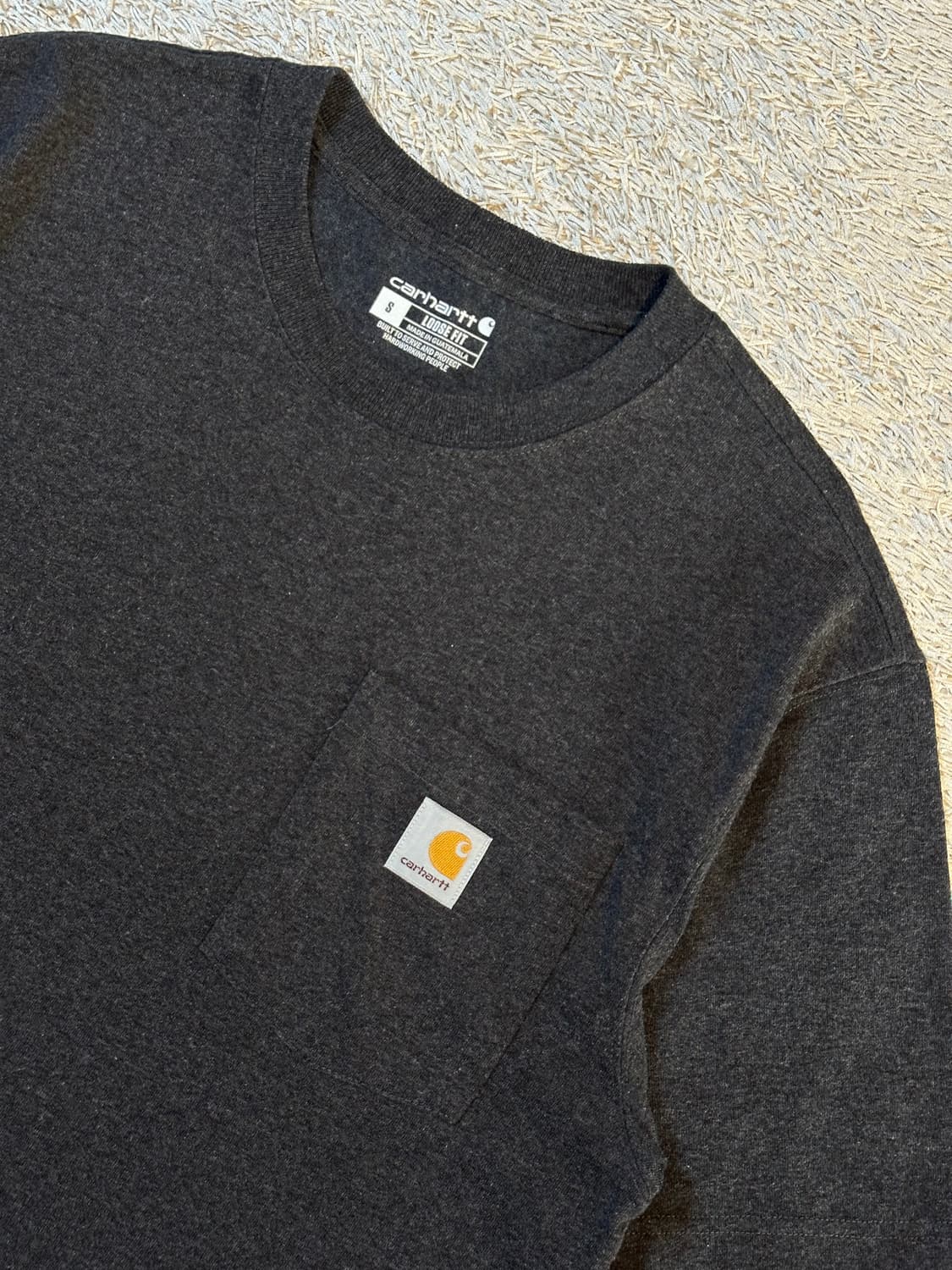 칼하트 CARHARTT 오리지널핏 포켓 반팔 티셔츠 차콜 상품이미지2