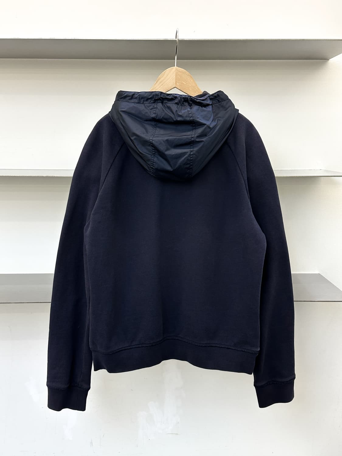 프라다 나일론 패널 후드집업 상품이미지3