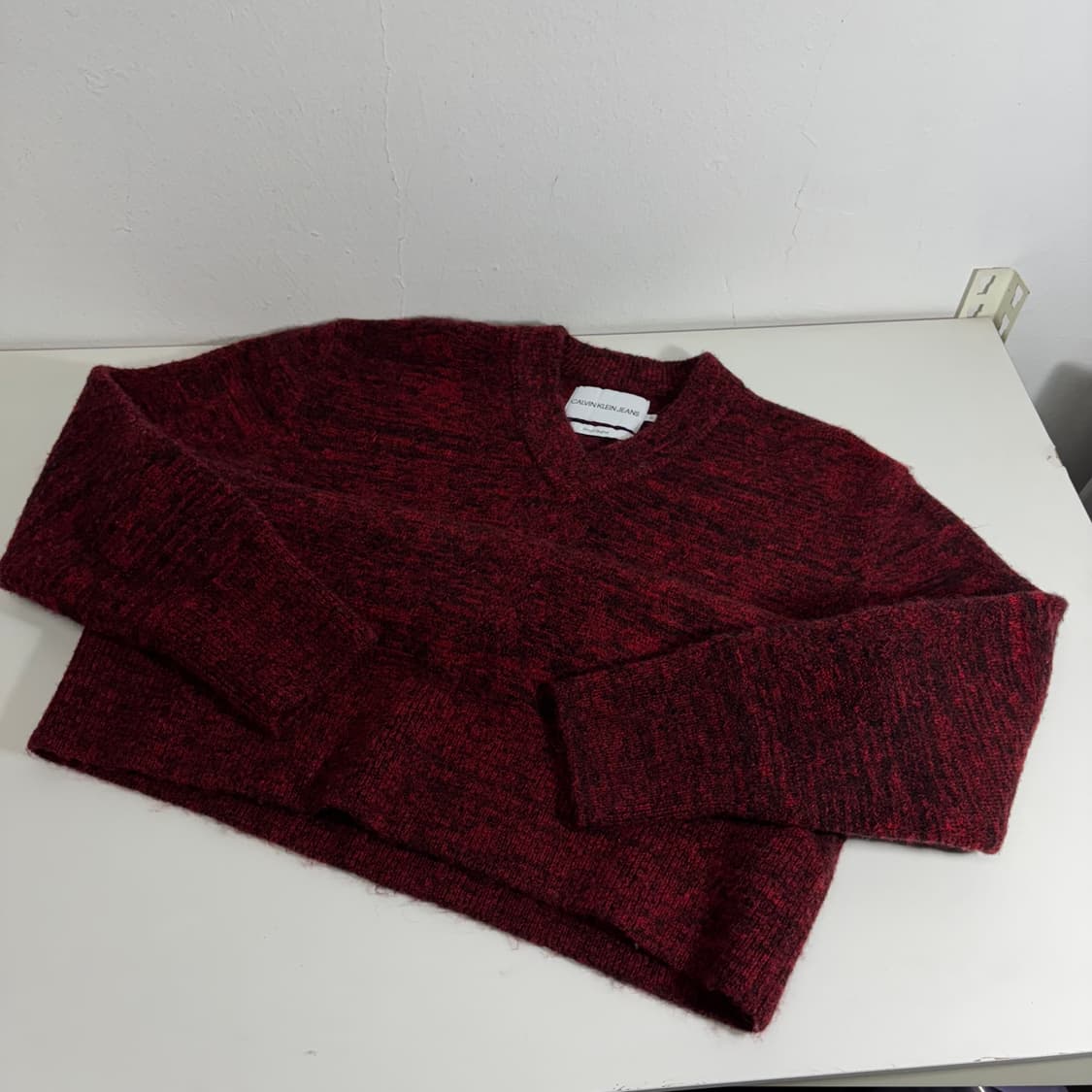 S 95 캘빈클라인 CK 다크레드 브이넥니트 상품이미지2