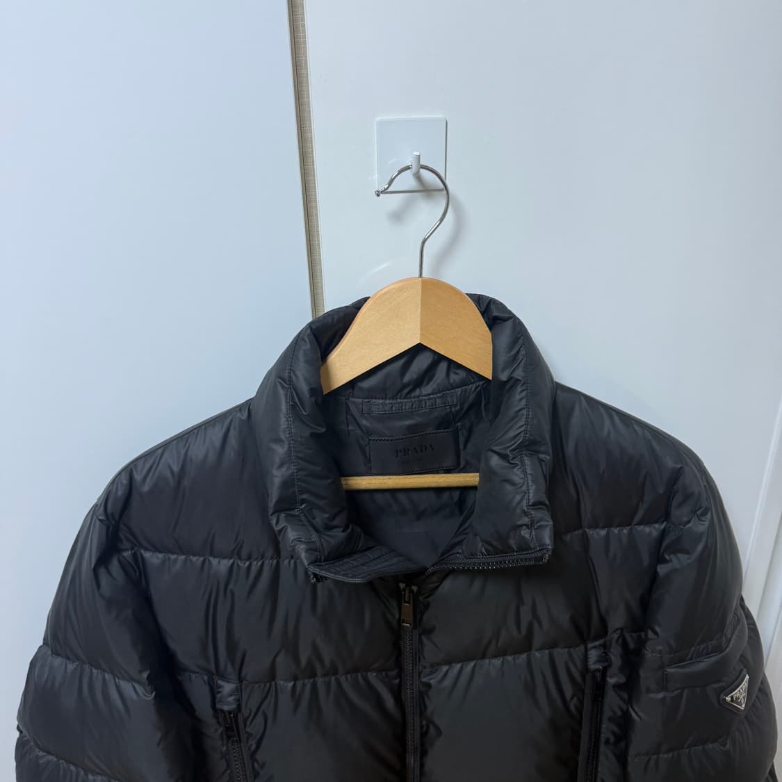 프라다 삼각로고 나일론 봄버 패딩 자켓
48사이즈 상품이미지3