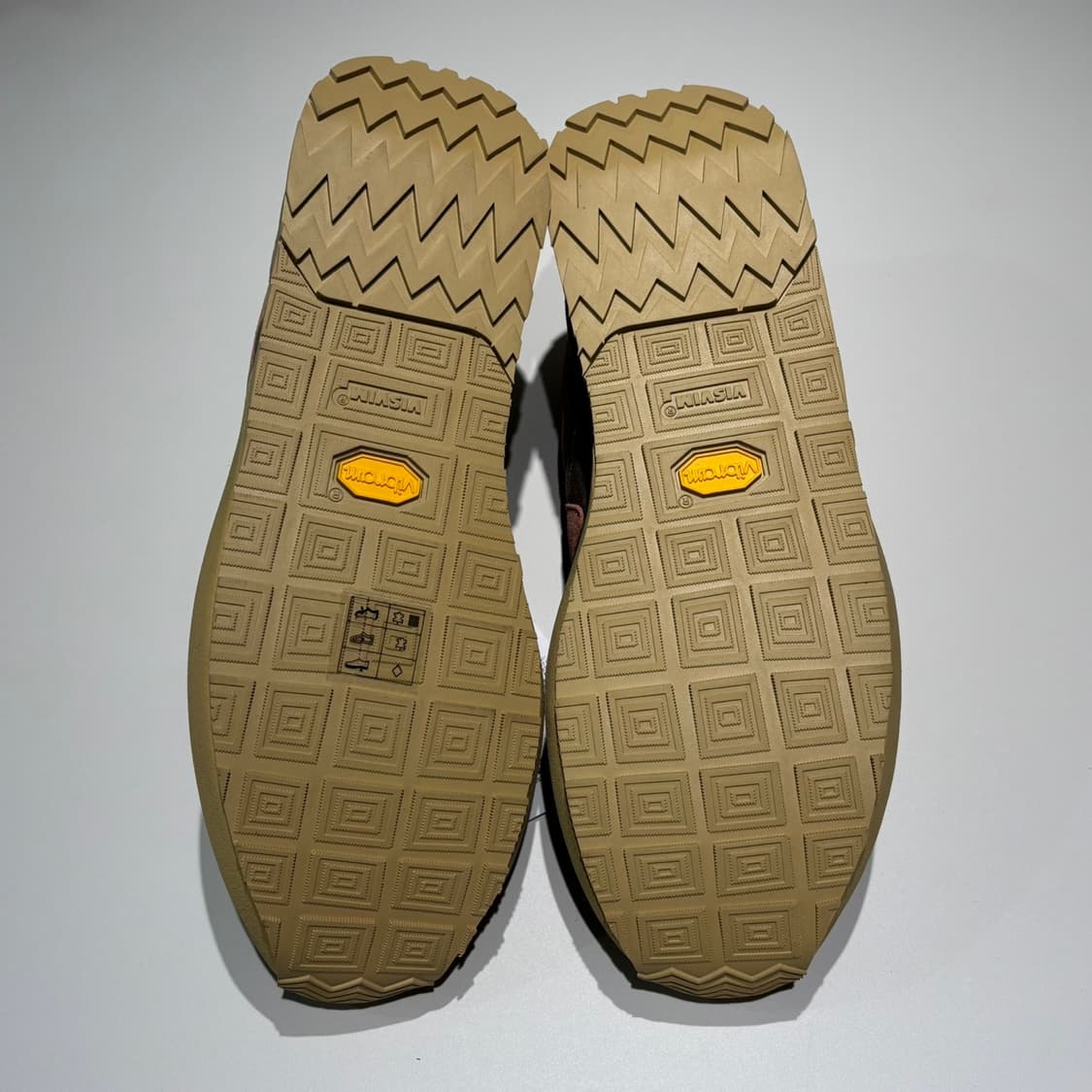 11) visvim 비즈빔 25SS FKT 러너 베이지 상품이미지4