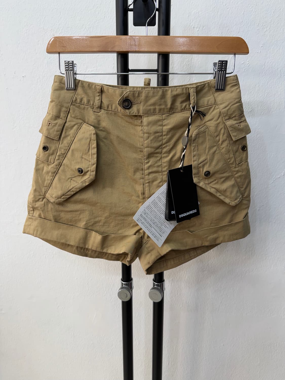 새제품) 디스퀘어드2 정품 여성 카키색 반바지 38(24-25) 상품이미지1