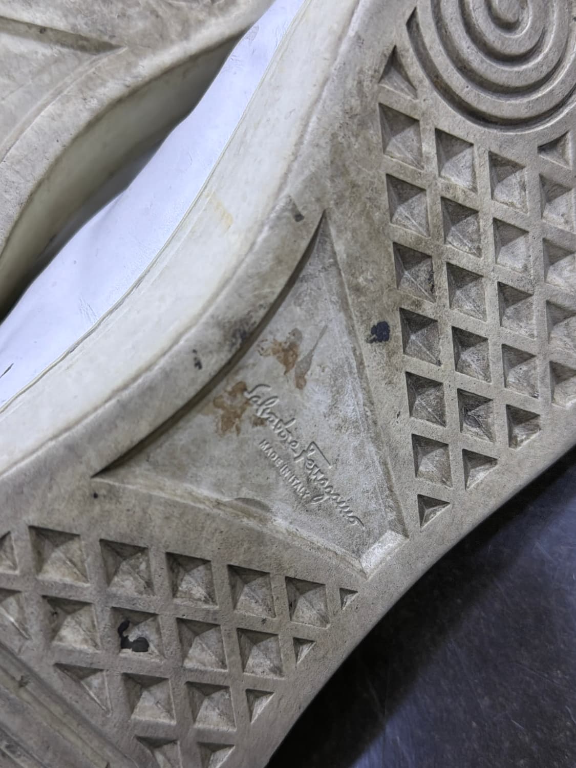 살바토레 페라가모 큐브 화이트 스니커즈 7 사이즈 260 상품이미지9