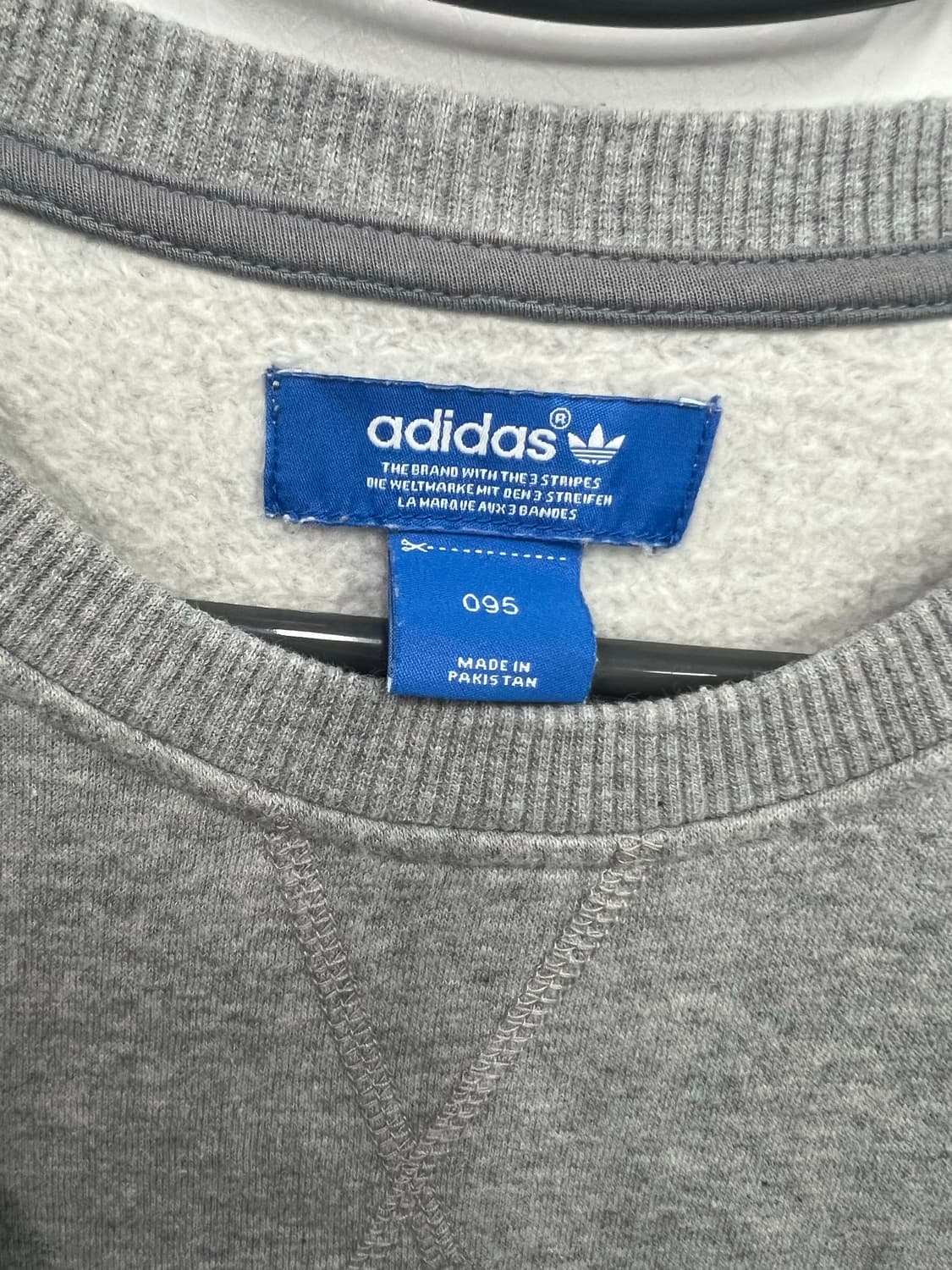 아디다스 그레이 맨투맨  상품이미지2