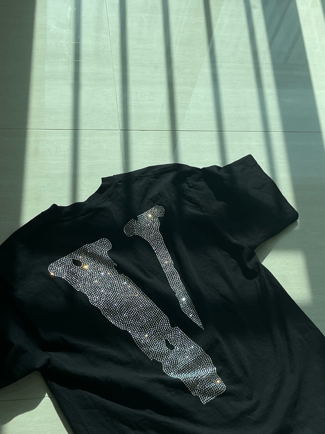 유일매물 한정판 익스클루시브 vlone 브이론 라인스톤 티셔츠 상품이미지1