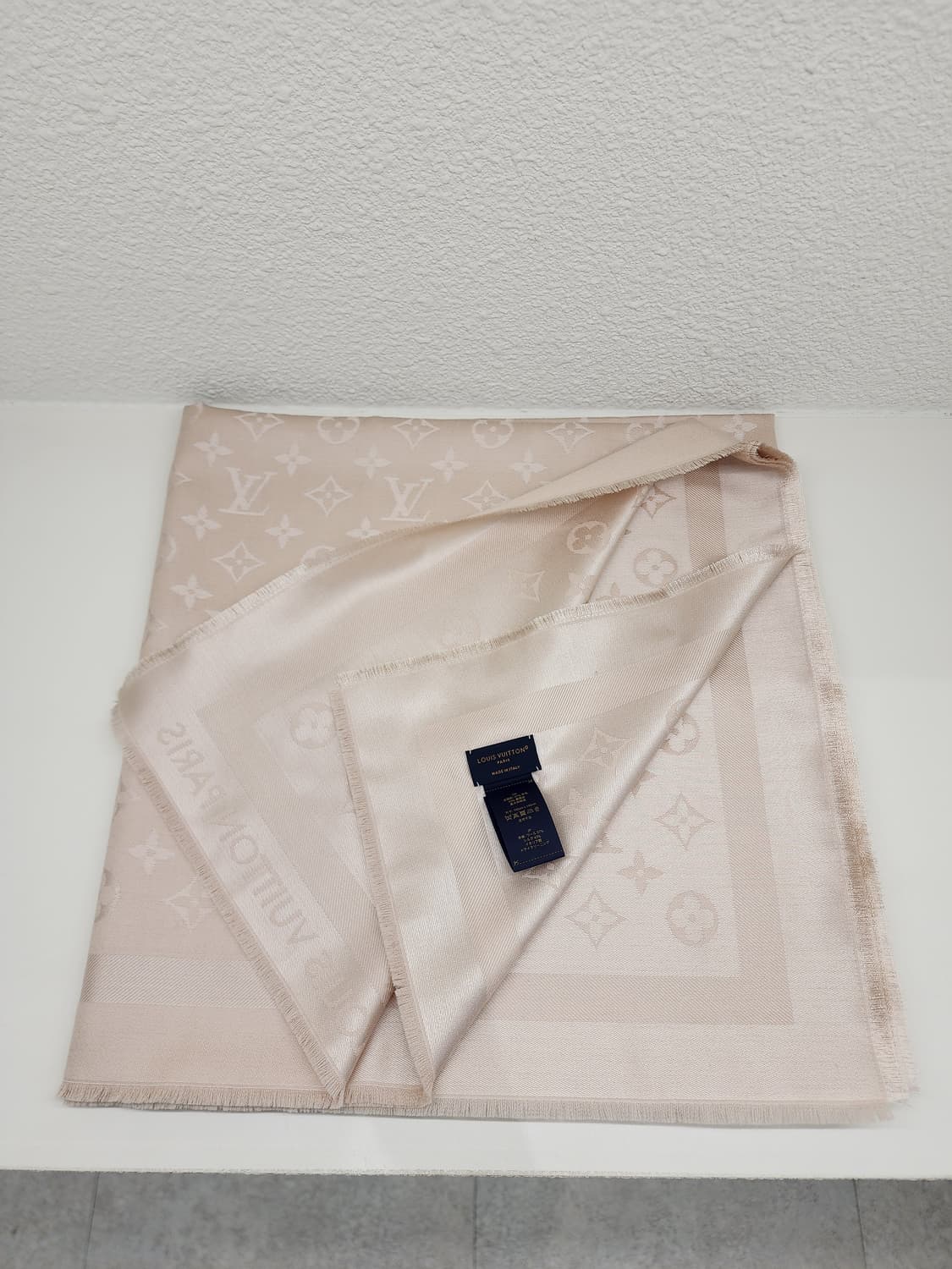 루이비통 M96978 모노그램 클래식 숄 라이트베이지 상품이미지3