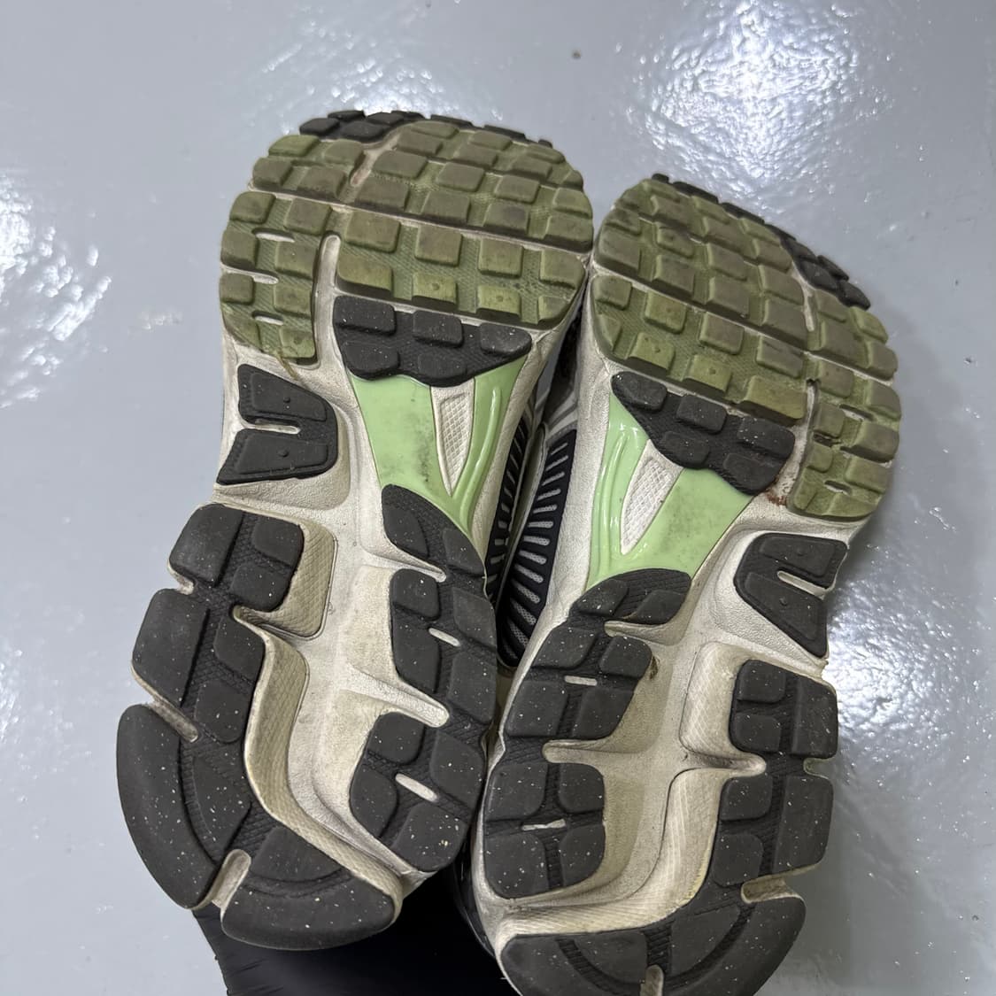 255 나이키 줌 보메로 5 0303T 상품이미지4