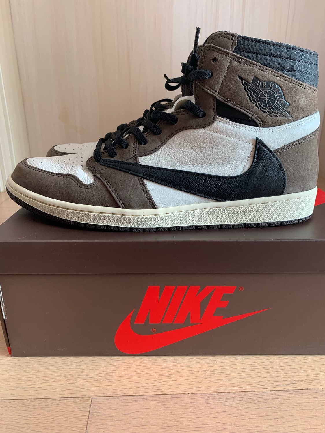 [320] 나이키 x 트래비스 스캇 조던1 하이 OG 상품이미지6