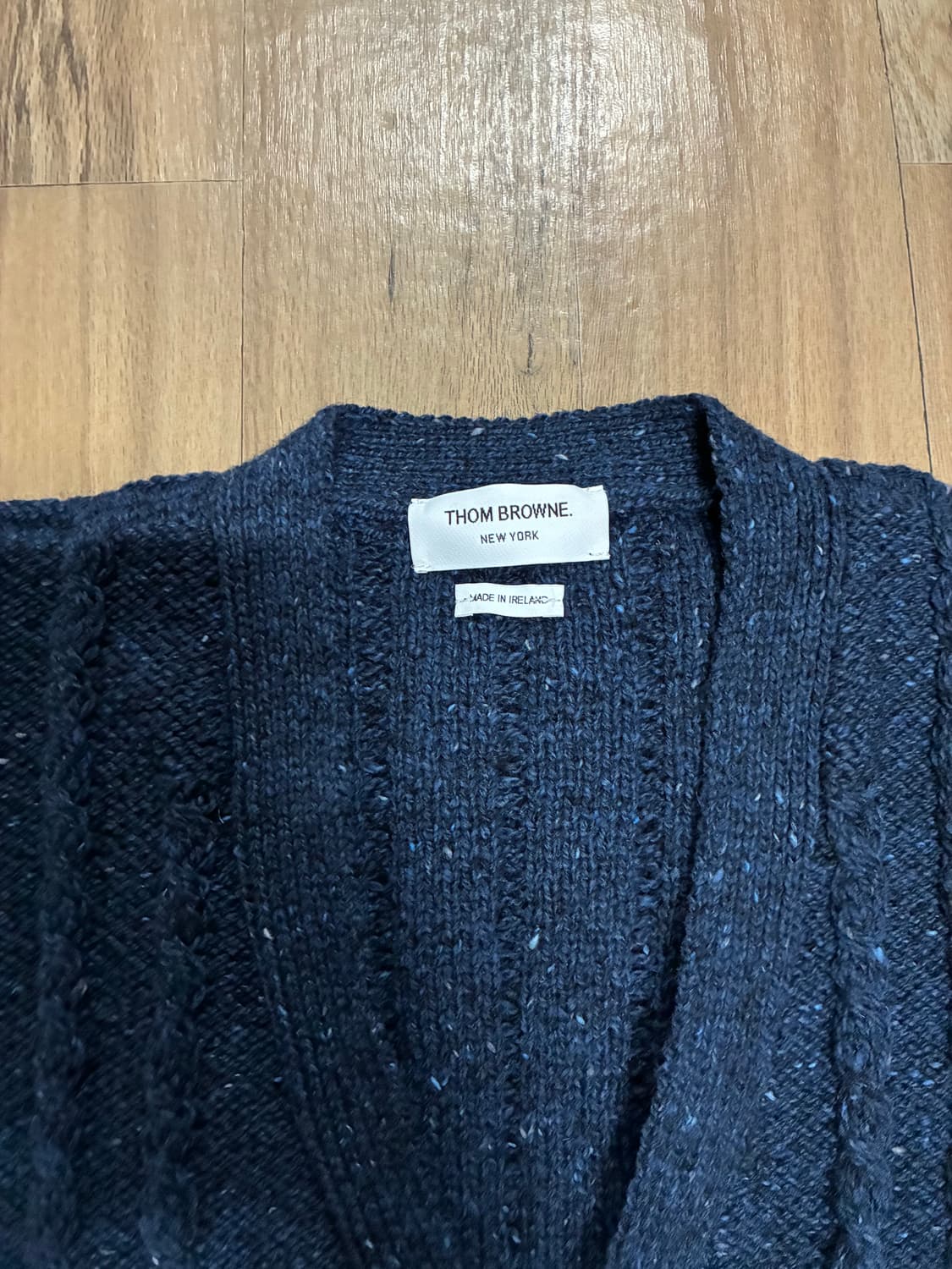 [새상품] 톰브라운 도네갈 트위스트 케이블 사선 클래식 브이넥 가디건 3 상품이미지4