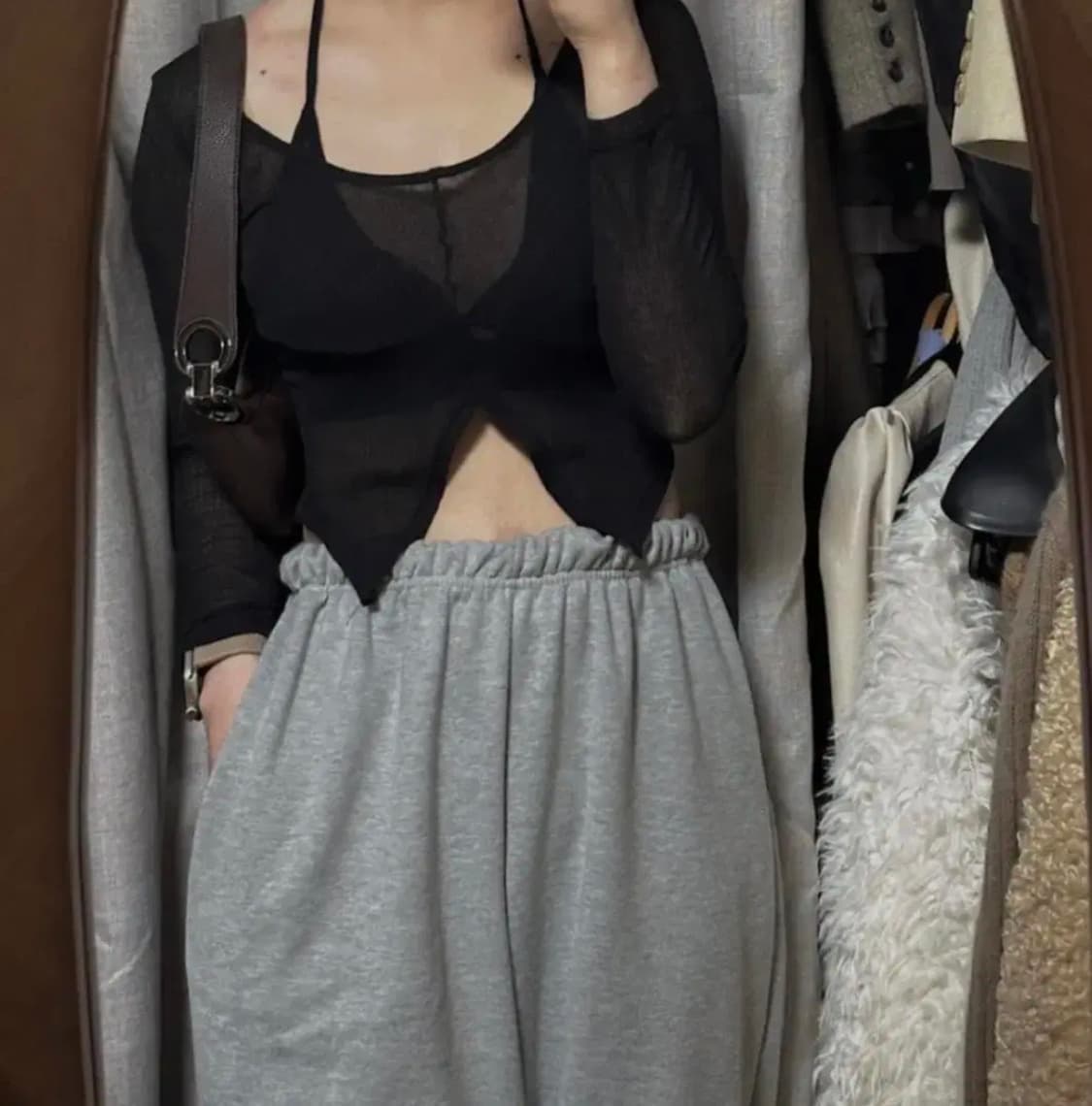 [새상품]시스루 홀터넥 레이어드 블랙 검정 긴팔티셔츠 상품이미지4