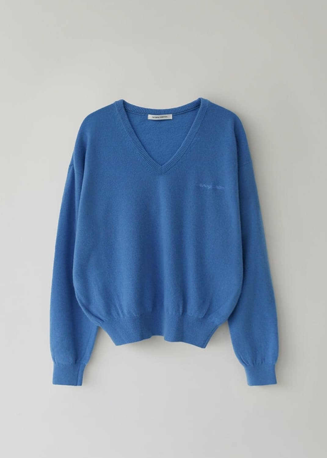 낫띵리튼 헤이그 브이넥 풀오버 니트 블루  상품이미지2