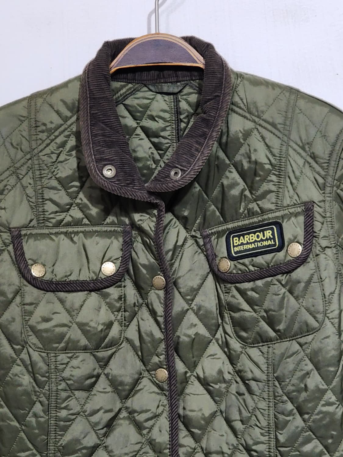 (M) 바버 퀼팅자켓 카키 인터내셔널 누빔점퍼 매장판  상품이미지2