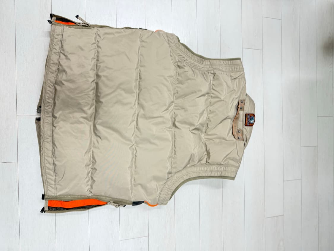 파라점퍼스  조끼 패딩 L 사이즈  은은한 베이지톤에 상태 좋습니다 좋은 상품이미지5