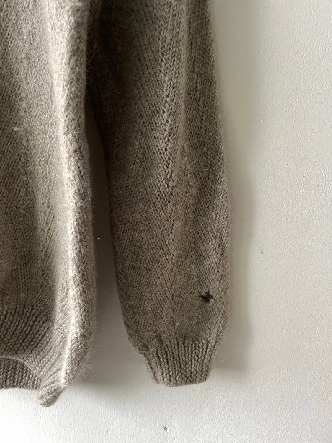 90's JPN Vintage Wool V-neck Knit 상품이미지4