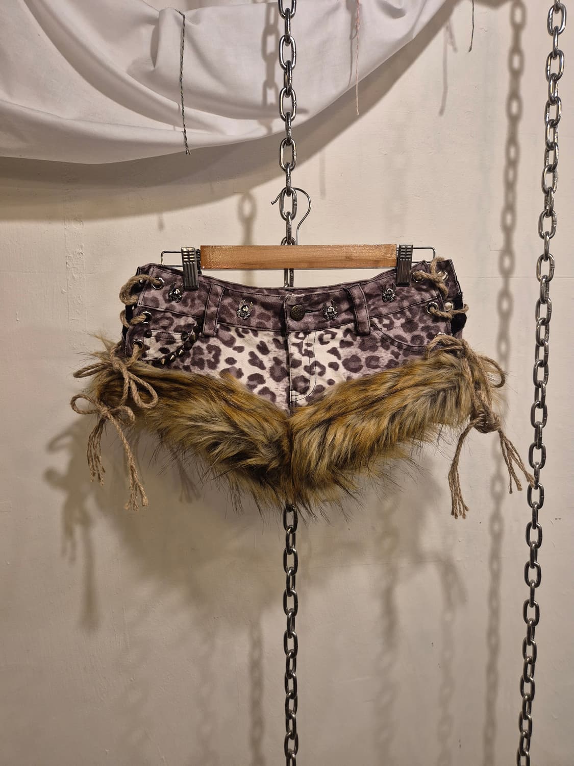 레오파드 스컬 스터드 스웨이드 아일렛 퍼 숏팬츠 갸루 y2k 상품이미지3